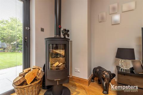 140 Dock Road, Grays, RM17 6HD