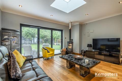 140 Dock Road, Grays, RM17 6HD
