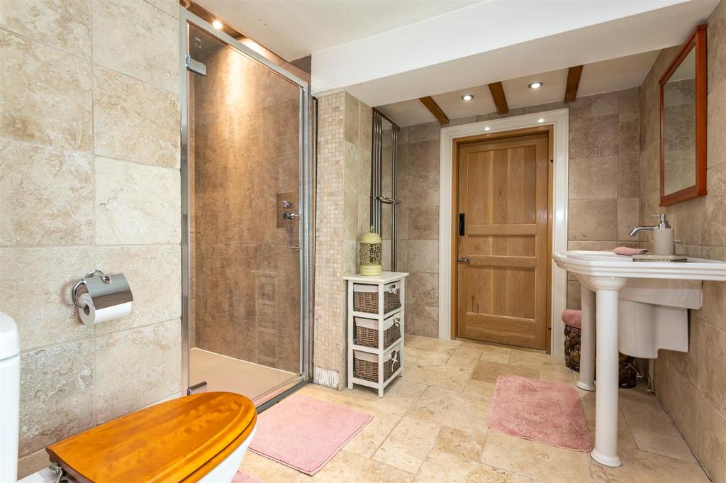 Jack and jill shower room
