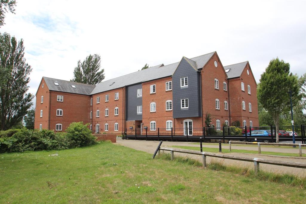 Willow Lane, Stony Stratford, Milton Keynes 2 bed apartment £275,000
