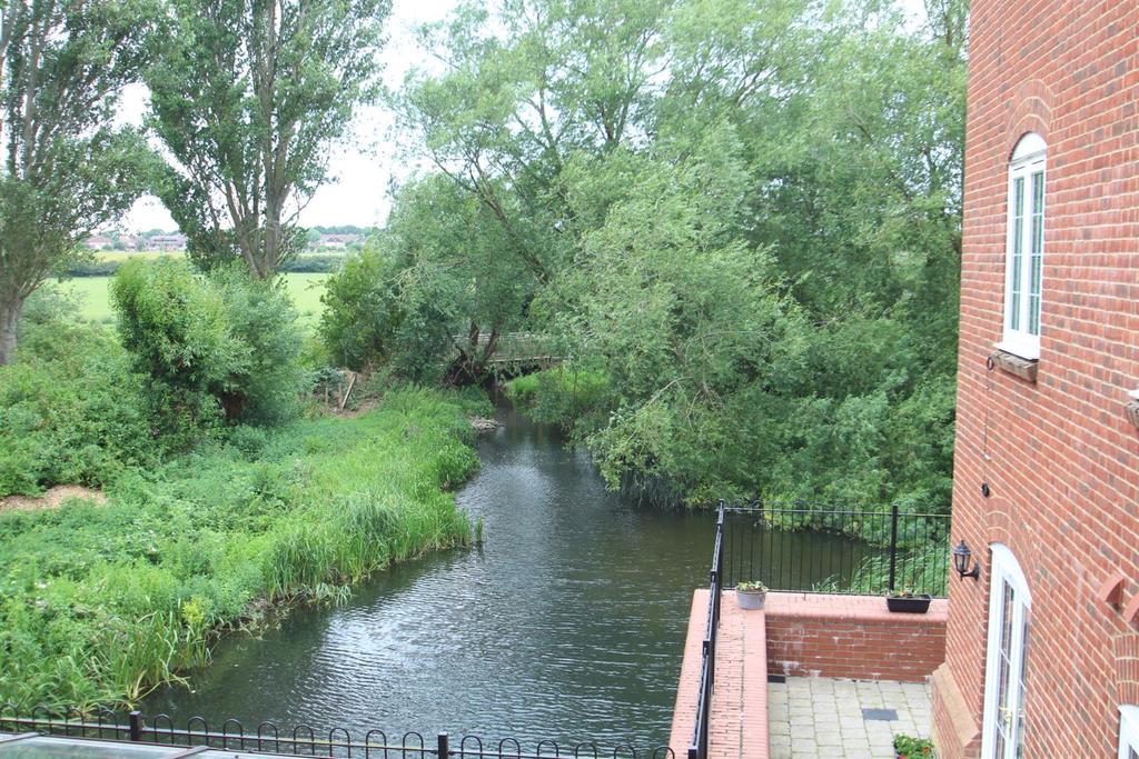 Willow Lane, Stony Stratford, Milton Keynes 2 bed apartment £275,000