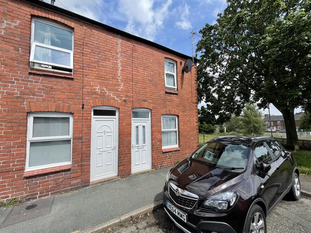 Upper Lord Street, Oswestry 2 bed end of terrace house £115,000