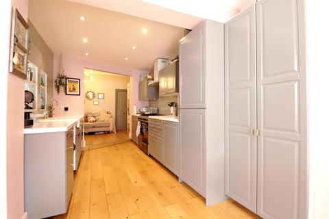 7 Oaklands Road, Bexleyheath, DA6 7AN