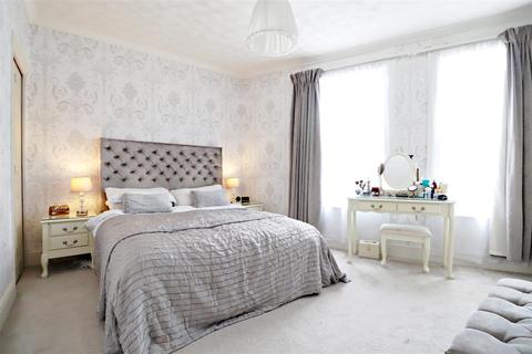 7 Oaklands Road, Bexleyheath, DA6 7AN