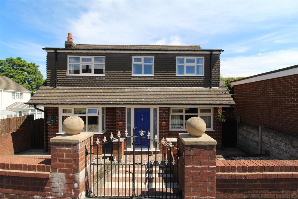 Ashfield Park Drive, Standish, Wigan. WN6 0EE 4 bed detached house £
