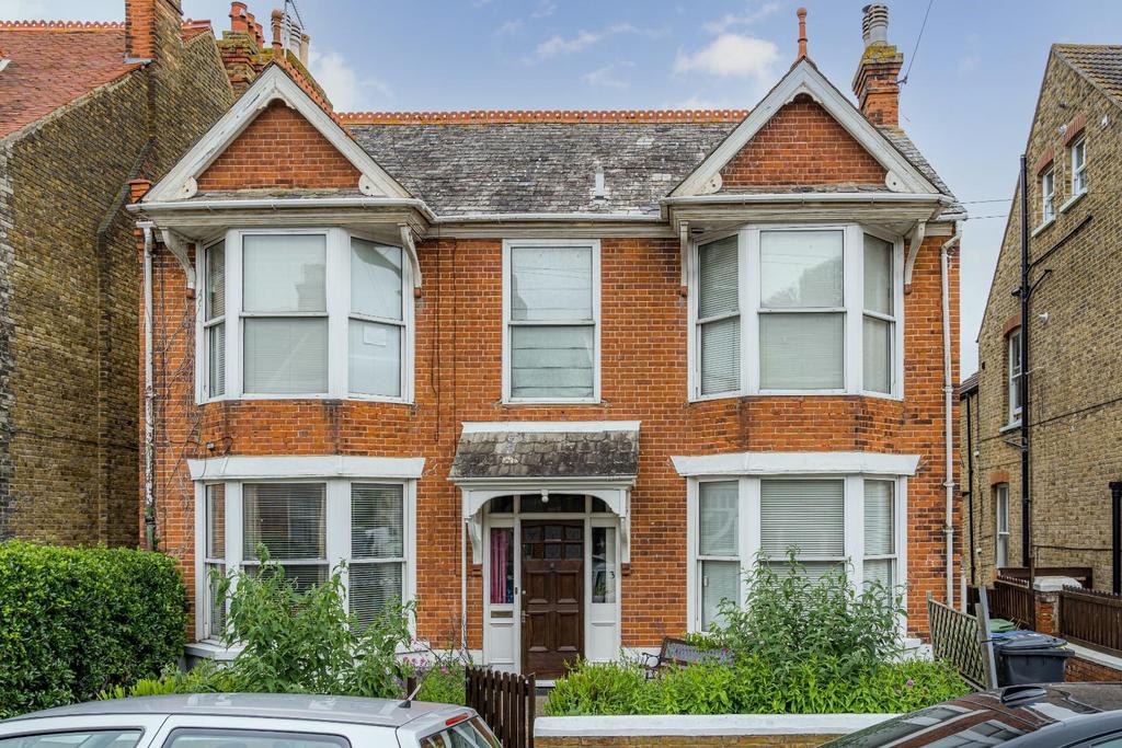 Downs Park, Herne Bay 4 bed detached house £475,000
