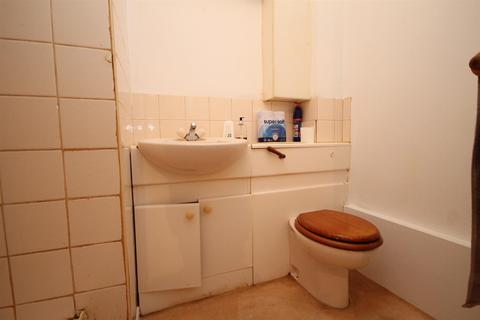 Flat 11, 3 Violet Close, Wallington, SM6 7HH