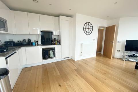 3 bedroom flat to rent, Sky View Tower, Stratford, E15