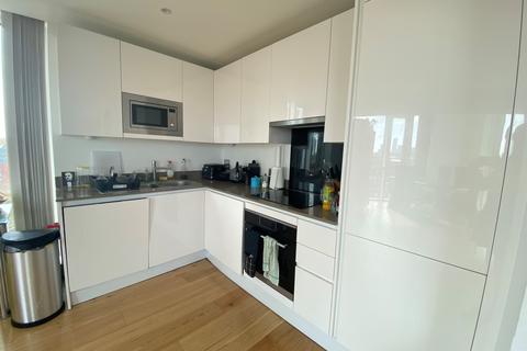 3 bedroom flat to rent, Sky View Tower, Stratford, E15