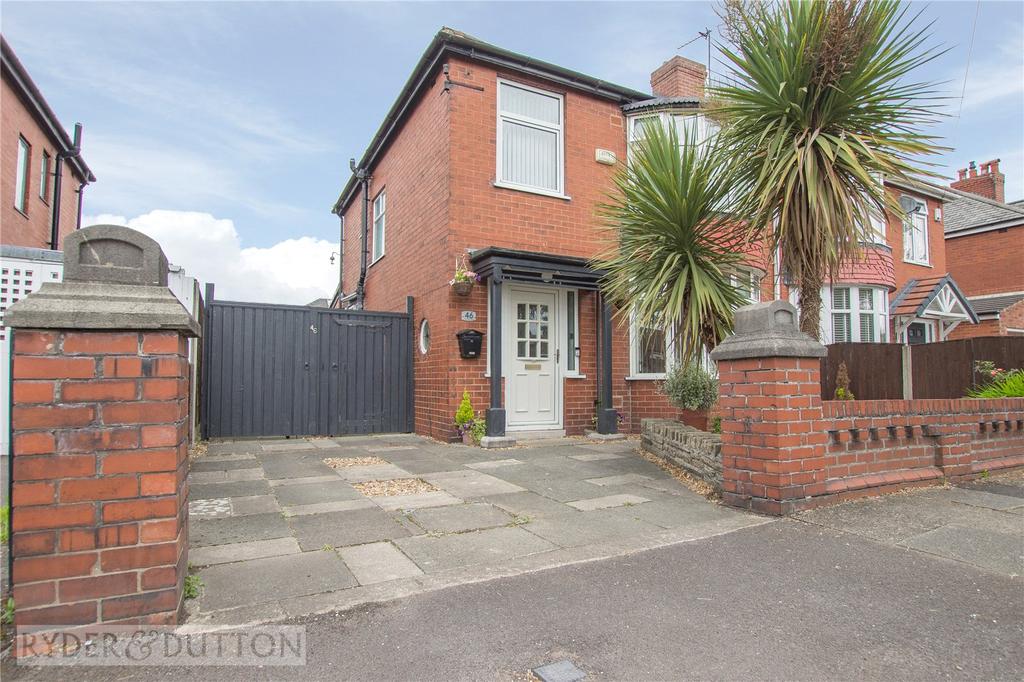 St. Square, Chadderton, Oldham, OL9 3 bed semidetached house