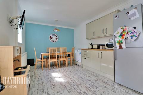 92 Derry Grove, Thurnscoe, Rotherham, S63 0TP