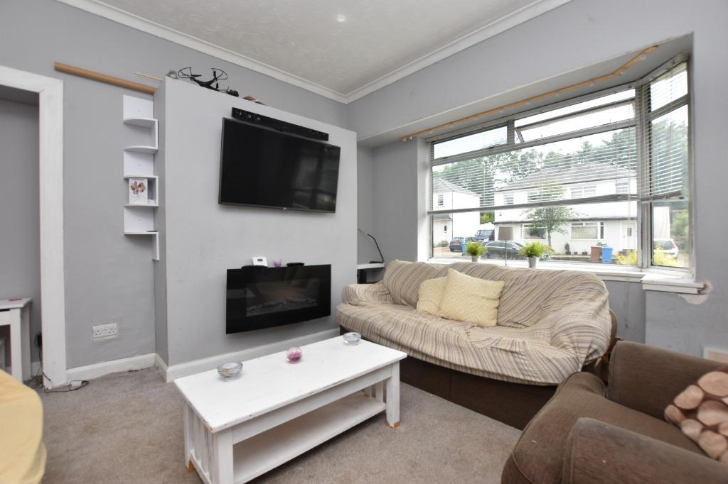 Orchard Park Avenue, Giffnock, Glasgow, G46 7BG 2 bed semidetached house £190,000