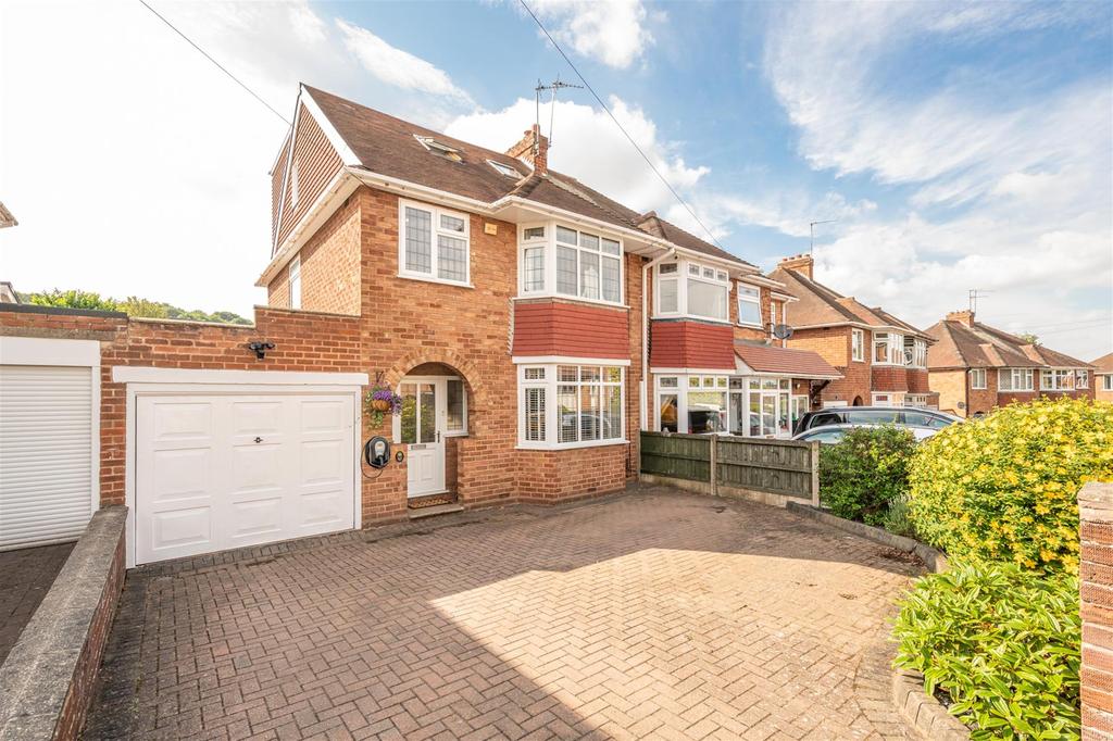 York Crescent, Stourbridge, DY8 4RT 5 bed semidetached house £325,000