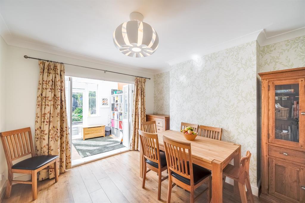 York Crescent, Stourbridge, DY8 4RT 5 bed semidetached house £325,000
