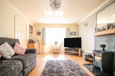 8 Arrowsmith Gardens, Thornton-cleveleys, FY5 2WS