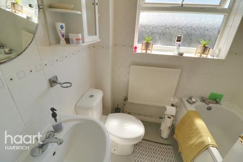 18 Deepdale Road, Dovercourt, Harwich, CO12 4BB