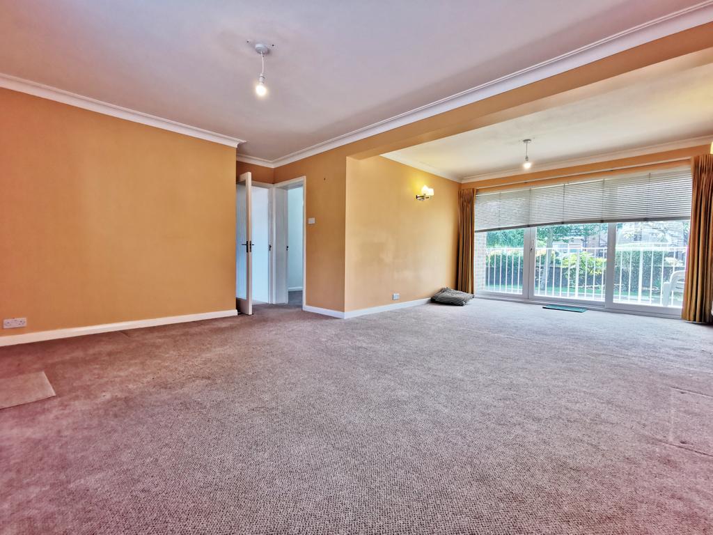 Maplin Close, Winchmore Hill N21 3 bed flat £1,695 pcm (£391 pw)