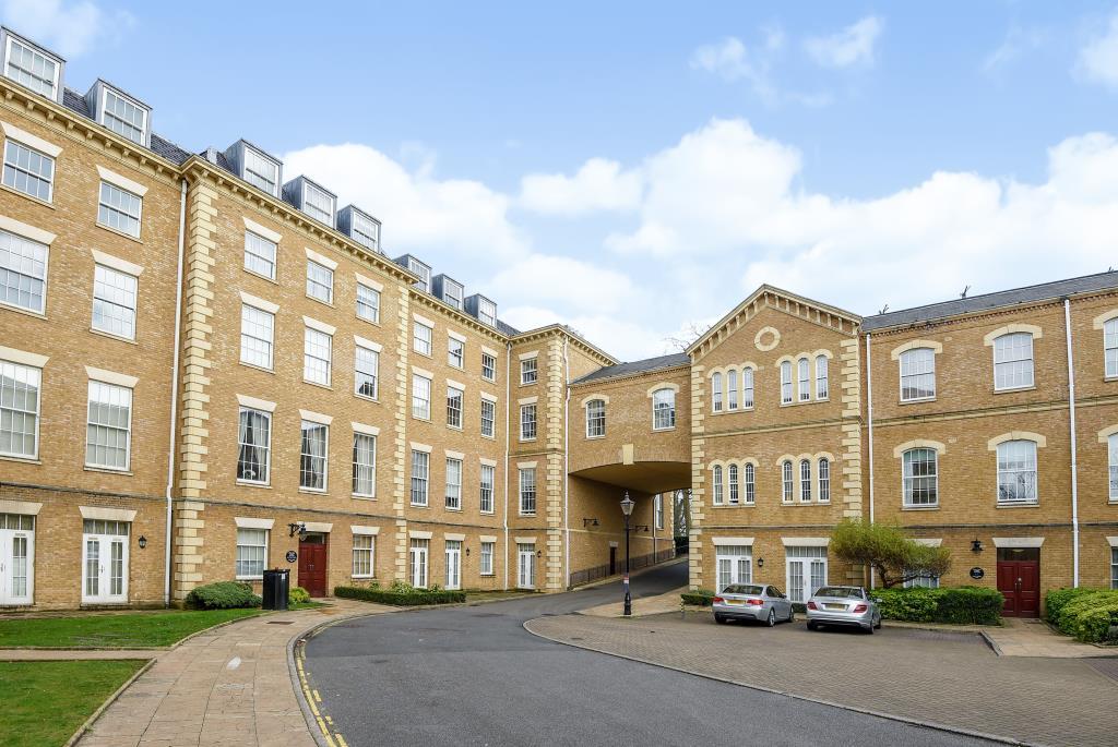 Princess Park Manor, Royal Drive, London, N11 2 bed flat for sale £