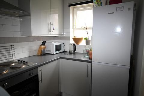 3 bedroom flat to rent, Glamis Court, Malmerswell Road, High Wycombe, HP13