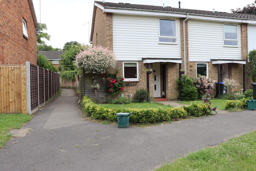 Knaphill, Woking GU21 3 bed end of terrace house £1,500 pcm (£346 pw)