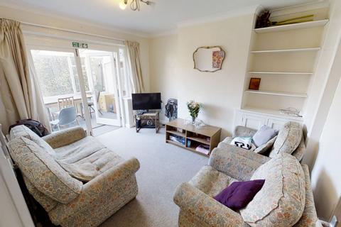 4 bedroom house to rent, Ashenden Road, Onslow, GU2