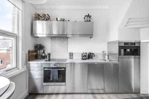 Flat C, 21 Trinity Road, London, SW17 7SD