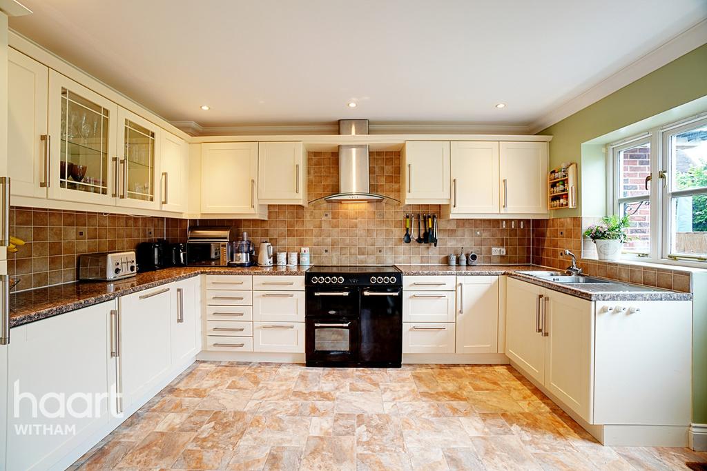 Tolleshunt D'arcy Road, Tolleshunt Major 4 bed link detached house £400,000