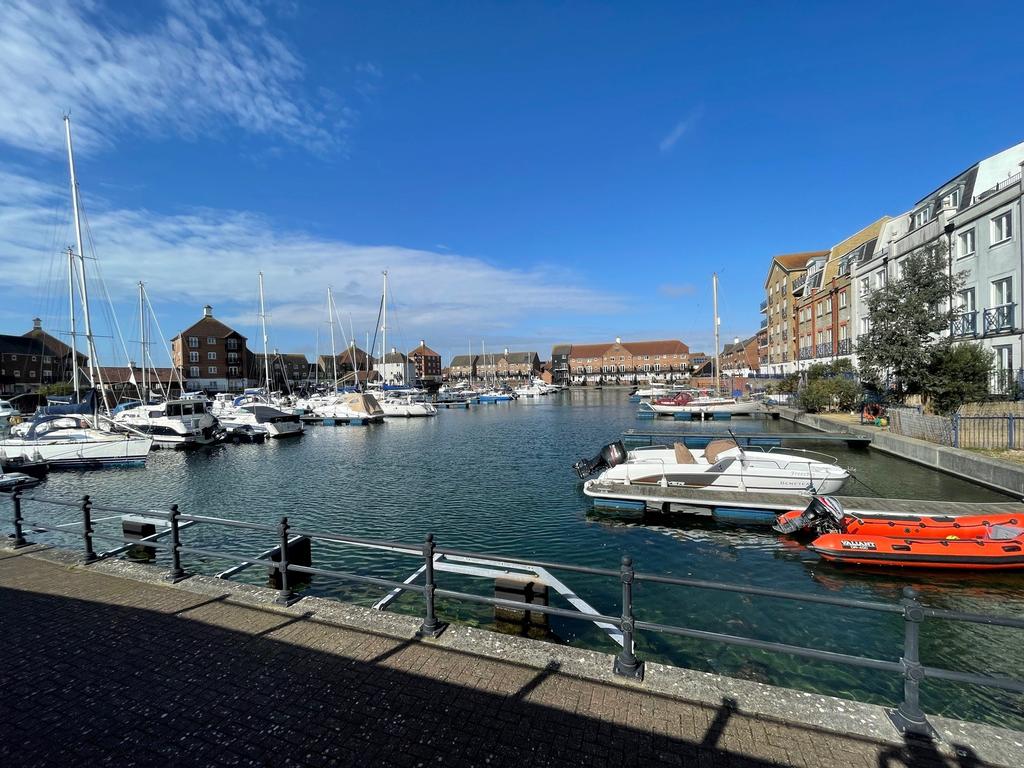 Key West, Eastbourne BN23 3 bed townhouse for sale £310,000