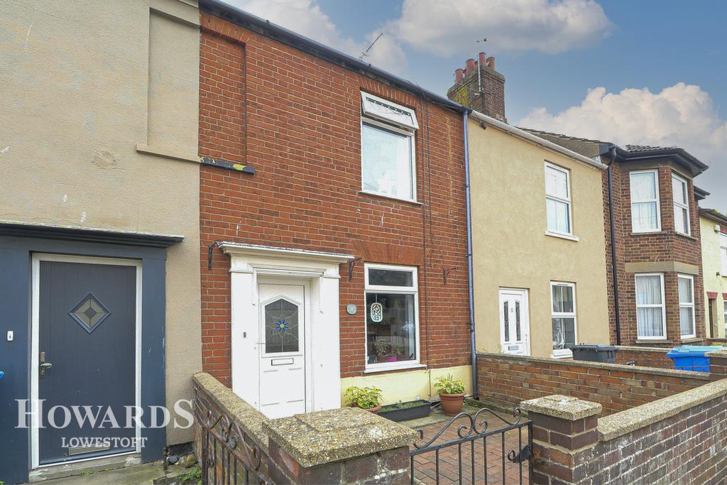 Milton Road East, Lowestoft 3 bed terraced house £130,000