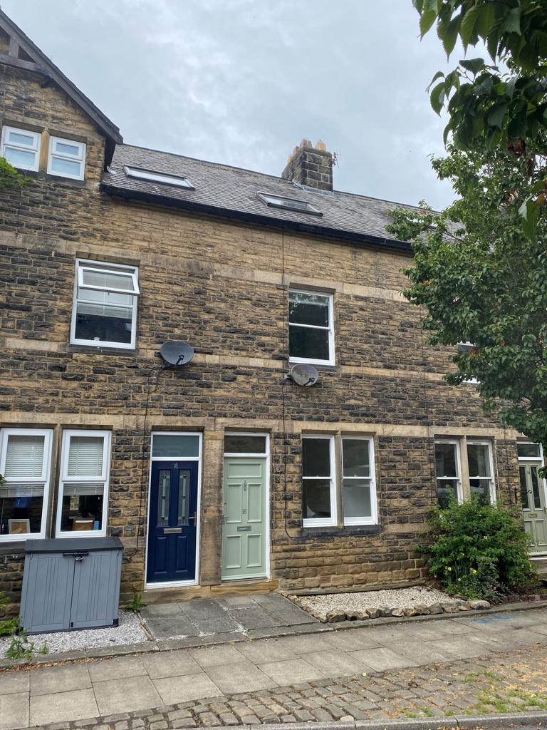 16 Bank Parade, Otley, LS21 3DY 4 bed terraced house £995 pcm (£230 pw)