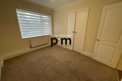 2 bedroom flat to rent, Lambs Close,, Cuffley