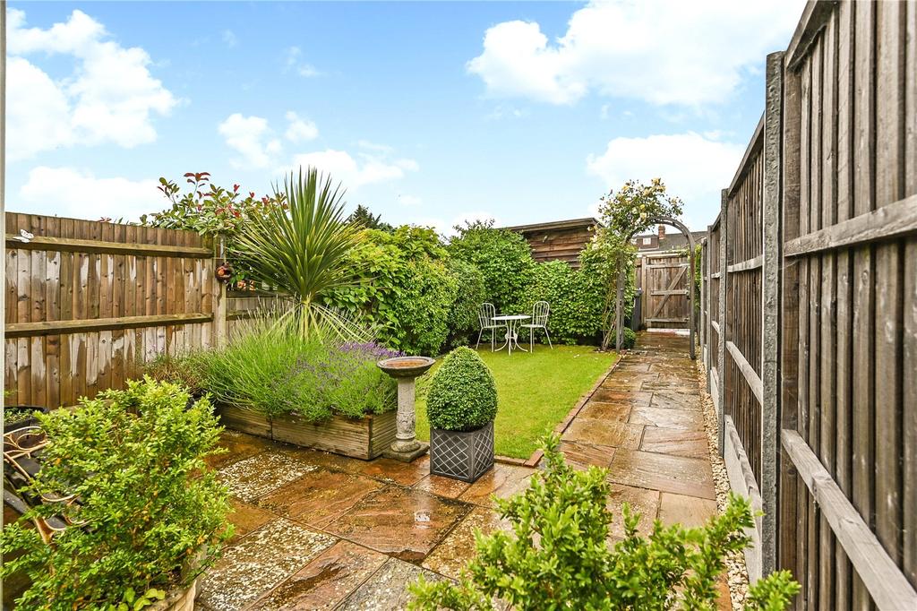 Upper Denmark Road, Ashford, Kent, TN23 2 bed terraced house £240,000