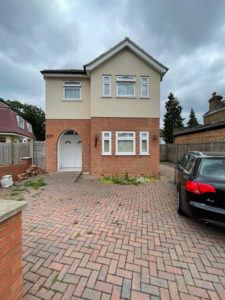 CRANFORD/HOUNSLOW, TW5 6 bed detached house £2,800 pcm (£646 pw)