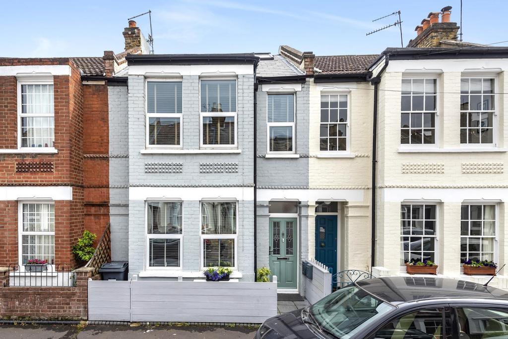 Stanley Gardens Road, Teddington, TW11 2 bed flat £439,950