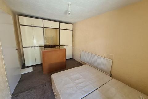 14 Grange Terrace, Tonypandy, CF40 2HX