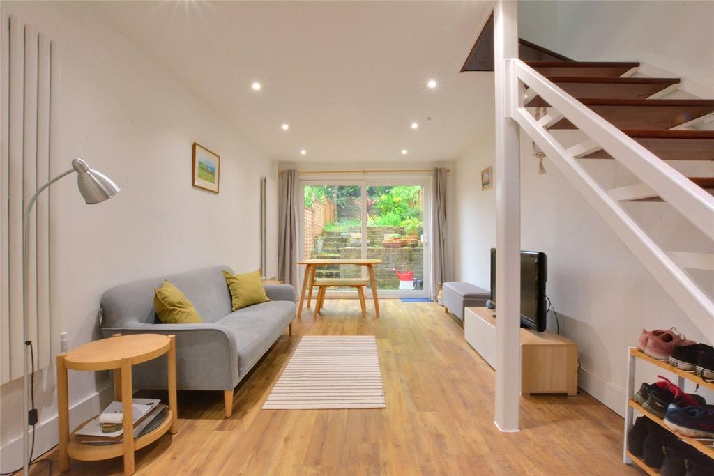 Rangers Square, Greenwich, London, SE10 2 bed terraced house £1,800