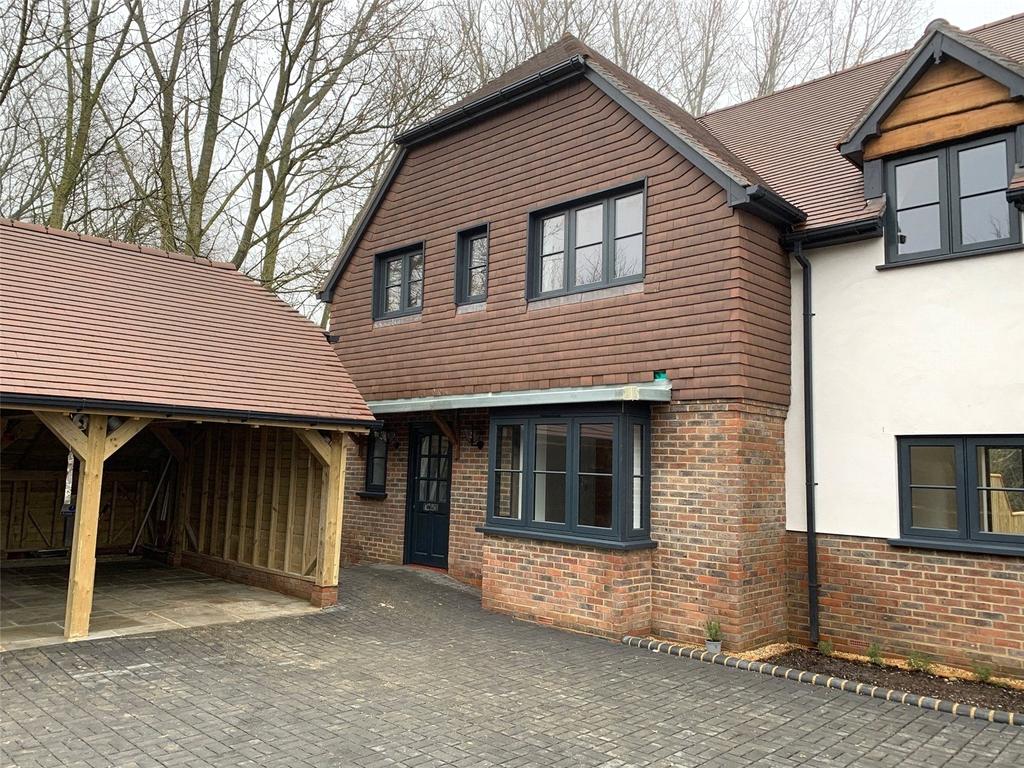 Water Lane, Angmering, BN16 3 bed semidetached house £440,000