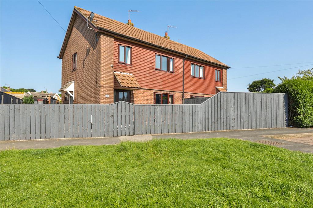 Northfield, Keyingham, Hull, HU12 3 bed semidetached house £145,000
