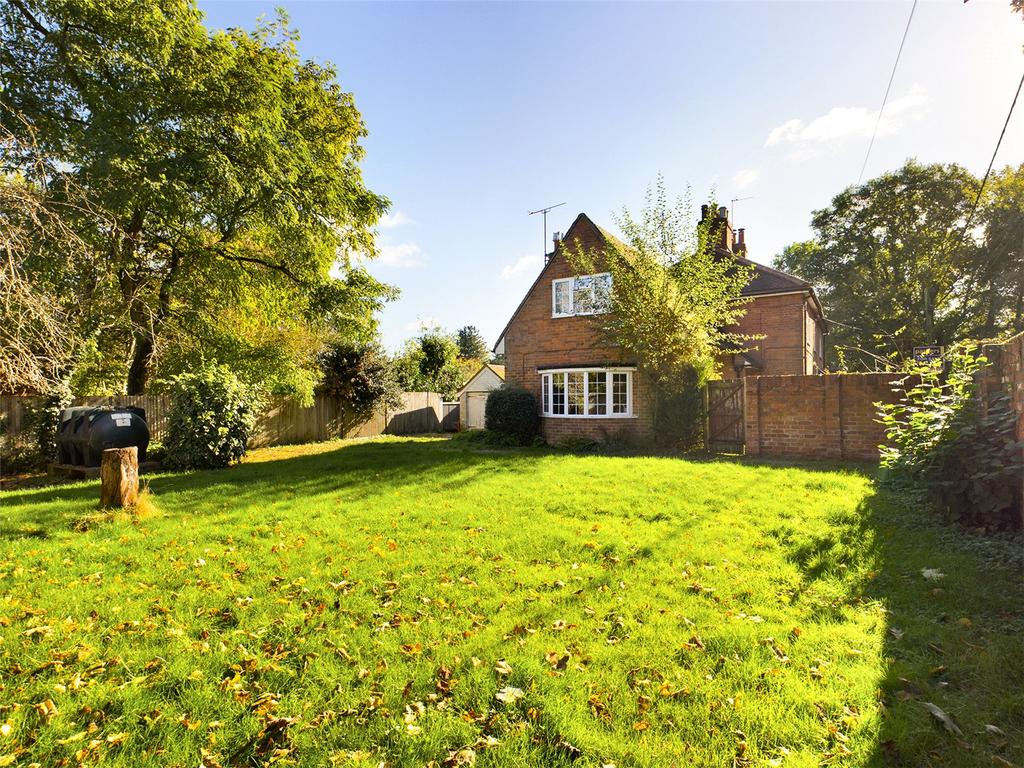 Hendys Cottage, Summerlug, Mortimer Common, Reading, RG7 3 bed end of