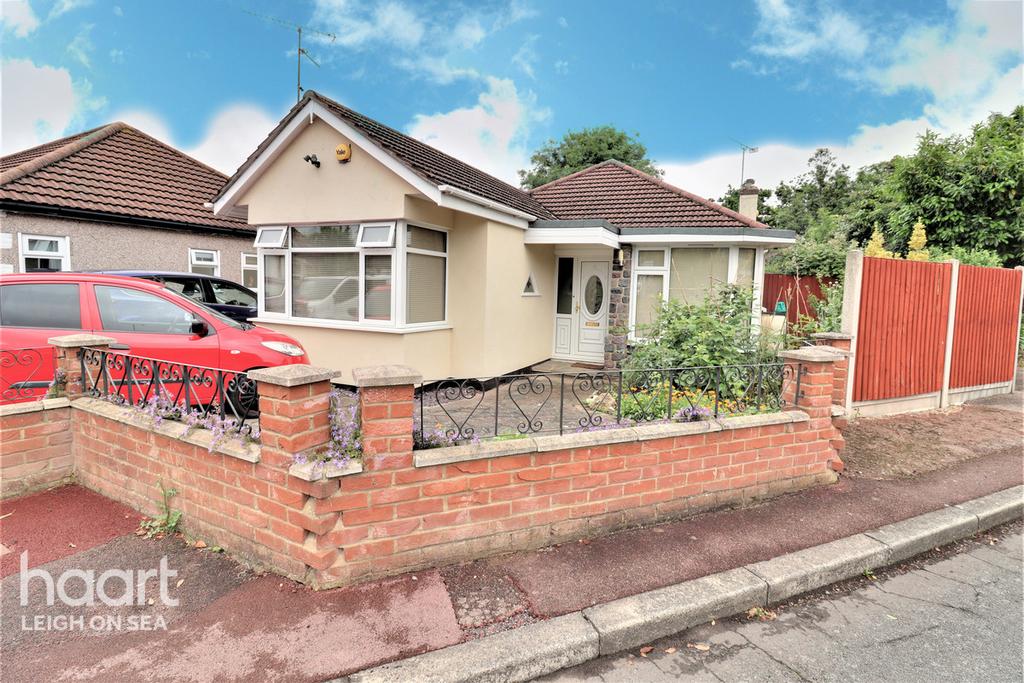 Sandhurst Close, LeighOnSea 3 bed detached bungalow £475,000