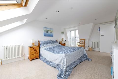 46 Muncaster Road, London, SW11 6NU