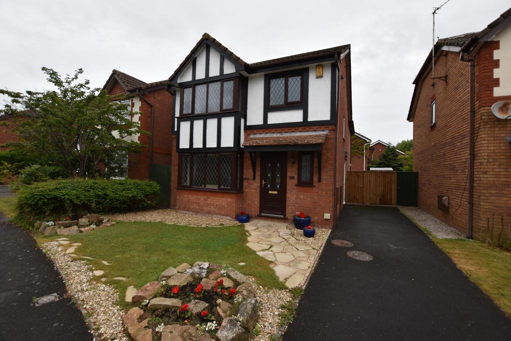 Hastings Avenue, Warton, PR4 3 bed detached house £220,000