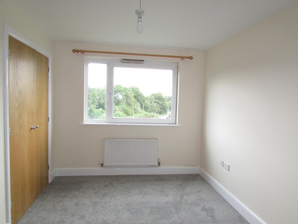 Master bedroom to rer