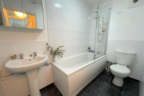 2 bedroom flat to rent - Newton Park Court, Chapel Allerton, Leeds, LS7 4RD