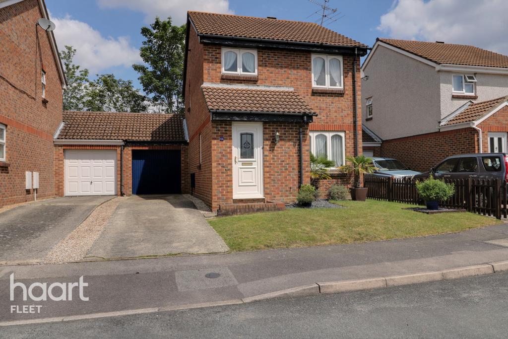 Larch Way, Farnborough 3 bed link detached house £400,000