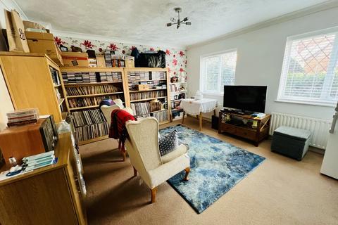 2 bedroom flat for sale, Hatchlands, Cuckfield, RH17