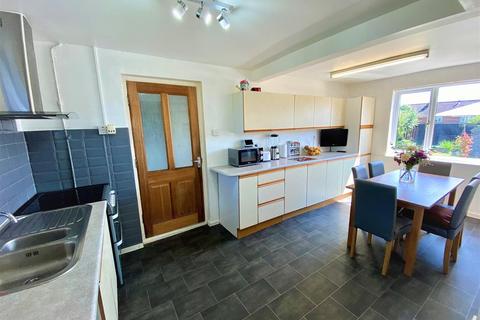 14 Hadley Road, Dursley, GL11 6LU