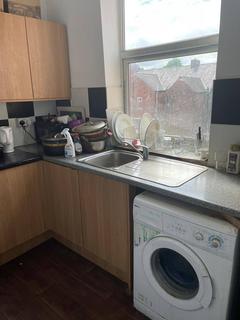 3 bedroom flat to rent, Stockport Road, M19