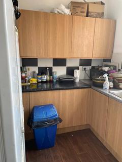 3 bedroom flat to rent, Stockport Road, M19