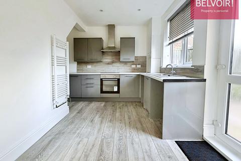 3 bedroom semi-detached house to rent, Cradley Road, Hull, HU5